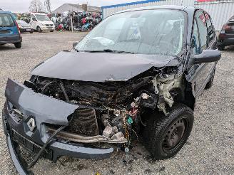 Coche siniestrado Renault Scenic 1.6 2009/4
