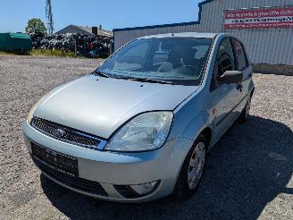 Coche siniestrado Ford Fiesta 1.4 2003/4