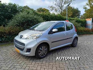 Schadeauto Peugeot 107 1.0-12V XS automaat & airco 2009/10