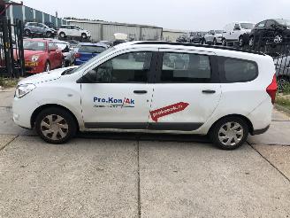 Damaged car Dacia Lodgy 13TCE 96kW 7 persoons Airco 2020/5