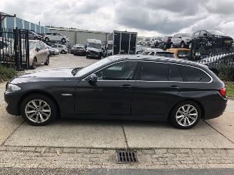 Voiture accidenté BMW 5-serie 520i Touring Aut High Executive 2012/1