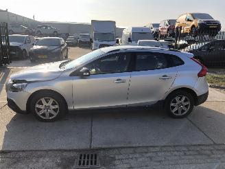 Schadeauto Volvo V-40 Cross Country 1.6 diesel 84kW E5 2014/6