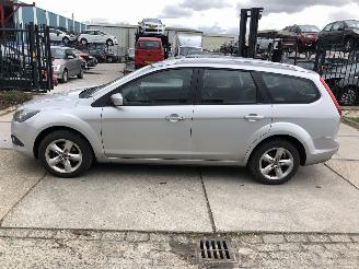 skadebil auto Ford Focus 16i E5 Combi 2011/8