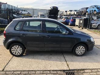 Vaurioauto  passenger cars Volkswagen Polo 14i 16v 5 drs AIRCO 2005/11