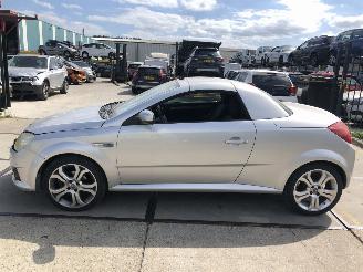 Voiture accidenté Opel Tigra 14i 16v 88000 km 2009/6