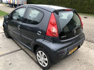 Peugeot 107 5 drs Airco picture 5