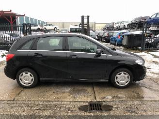 damaged passenger cars Mercedes B-klasse B180 Automaat E6 2013/4