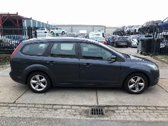 Schadeauto Ford Focus 16i 74kW E5 Combi 2011/1