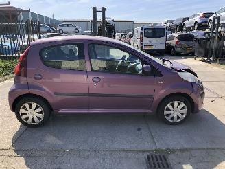krockskadad bil auto Peugeot 107 1.0i Active Airco 5 drs 2014/1