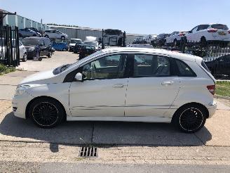 Damaged car Mercedes B-klasse 200 Turbo 142kW Automaat 2010/2