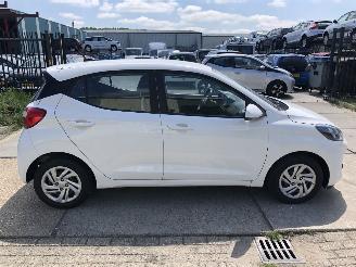 Voiture accidenté Hyundai I-10 1.0i 49kW E6 Comfort AIRCO 2023/3