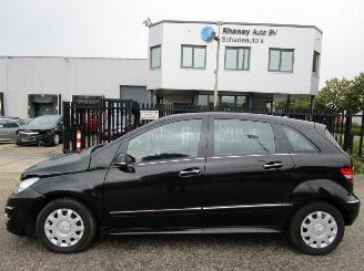 krockskadad bil auto Mercedes B-klasse B200CDI Automaat NAVI 2009/5