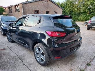 Coche siniestrado Renault Clio  2015/12