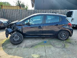 Autoverwertung Peugeot 208  2017/8