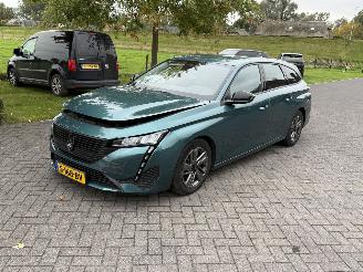 damaged passenger cars Peugeot 308 SW Puretech Active Pack Business 2023/1
