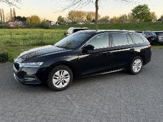 Auto incidentate Skoda Octavia 2.0 CRTDI 110KW DSG7 CLEVER 2023/2