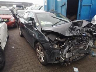 Vrakbiler auto Opel Astra Astra J (PC6/PD6/PE6/PF6), Hatchback 5-drs, 2009 / 2015 1.7 CDTi 16V 110 2014/0