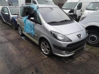 rozbiórka samochody osobowe Peugeot 1007 1007 (KM), Hatchback 3-drs, 2004 / 2011 1.6 GTI,Gentry 16V 2006
