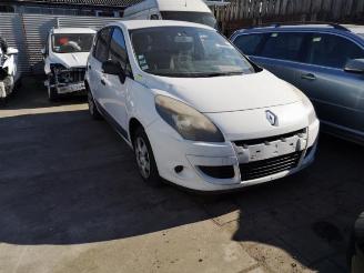 Vrakbiler auto Renault Scenic Scenic III (JZ), MPV, 2009 / 2016 1.5 dCi 110 2010