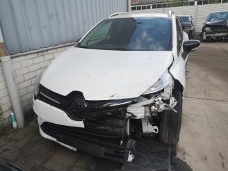 Vrakbiler auto Renault Clio Clio IV Estate/Grandtour (7R), Combi 5-drs, 2012 / 2021 0.9 Energy TCE 90 12V 2017