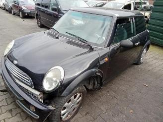 Coche siniestrado Mini One Mini One/Cooper (R50), Hatchback, 2001 / 2007 1.6 16V One 2003