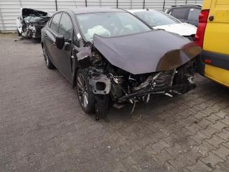 Vrakbiler auto Opel Astra Astra J (PD5/PE5), Sedan, 2012 1.4 Turbo 16V 2013/10