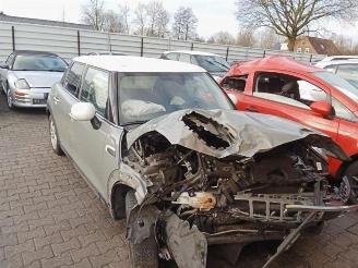 Vrakbiler auto Mini Cooper Mini (F55), Hatchback 5-drs, 2013 1.5 12V Cooper 2016/0