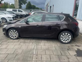 Vrakbiler auto Opel Astra Astra J (PC6/PD6/PE6/PF6), Hatchback 5-drs, 2009 / 2015 1.4 Turbo 16V 2012/6