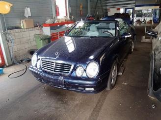 Vrakbiler auto Mercedes CLK CLK (R208), Cabrio, 1997 / 2002 3.2 320 V6 18V 2000/6