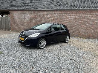 skadebil auto Peugeot 208  2014/1