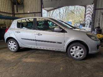 Auto da rottamare Renault Clio 1.2-16V Dynamique Comfort 2006/3