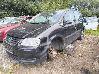 Purkuautot passenger cars Volkswagen Touran 1.6 16V FSI 2004/4