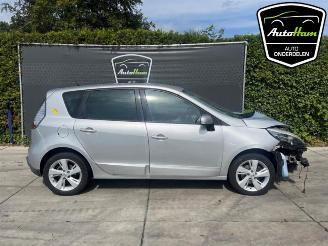 Coche siniestrado Renault Scenic Scenic III (JZ), MPV, 2009 / 2016 2.0 16V CVT 2012/10