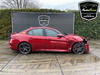 Vrakbiler auto Alfa Romeo Giulia Giulia (952), Sedan, 2015 2.9 Bi-Turbo V6 24V Quadrifoglio Verde 2017/2