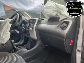 Peugeot 108 108, Hatchback, 2014 1.0 12V picture 12