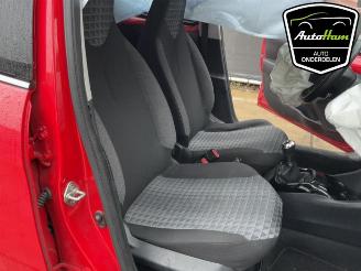 Peugeot 108 108, Hatchback, 2014 1.0 12V VVT-i picture 23