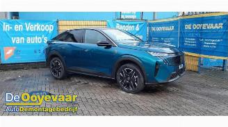 Coche siniestrado Peugeot 3008 3008 III, MPV, 2023 1.2 12V Hybrid 136 2024/10