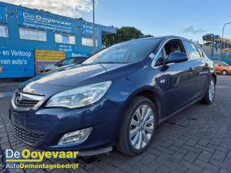 Vrakbiler auto Opel Astra Astra J (PC6/PD6/PE6/PF6), Hatchback 5-drs, 2009 / 2015 1.4 Turbo 16V 2010/9