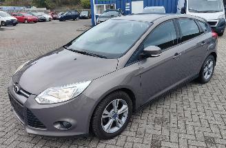 damaged passenger cars Ford Focus Ford Focus Lim. Sync Edition 2014/5