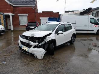 Vaurioauto  passenger cars Peugeot 2008  2017/7