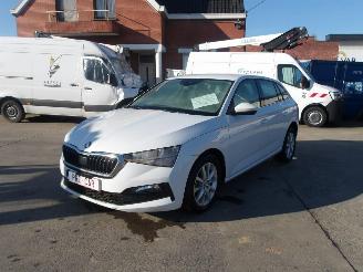 Vaurioauto  passenger cars Skoda Scala 1.6 TDI AMBITION 2020/2
