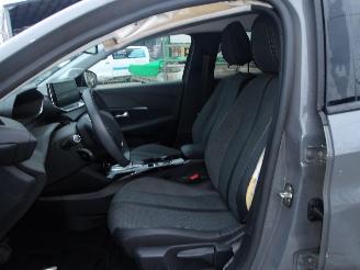 Peugeot 208  picture 17