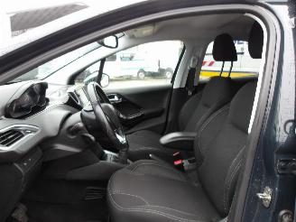 Peugeot 208 1.2 PURE TECH picture 12
