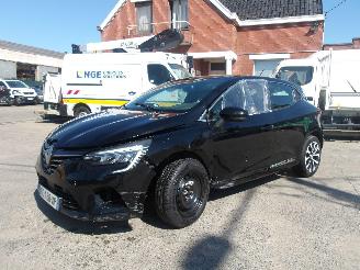 uszkodzony samochody osobowe Renault Clio  2021/11