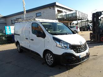 skadebil auto Renault Trafic  2019/8