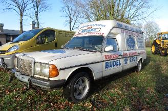 Avarii autoturisme Mercedes 200-serie W123 250 T EX ZIEKENWAGEN PRIJS IS EXCL BTW !!!! 1980/9