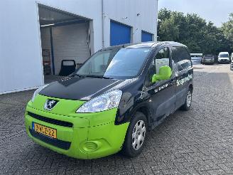 skadebil bedrijf Peugeot Partner bestel 120 1.6 e-HDI L1 XR Profit + MOTORSCHADE ! 2011/3