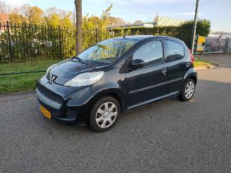 Auto incidentate Peugeot 107 1.0 5 deurs airco 2011/10