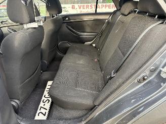 Toyota Avensis 2.2 D-4D D-CAT WAGON LINEA LUNA  PRIJS IS INCL. BTW !!!! picture 6