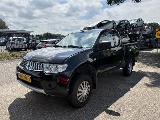 krockskadad bil bedrijf Mitsubishi L-200 4x4 2.5 DI-D Club Cab Invite 4X4 MOTORSCHADE !!!! 2014/3
